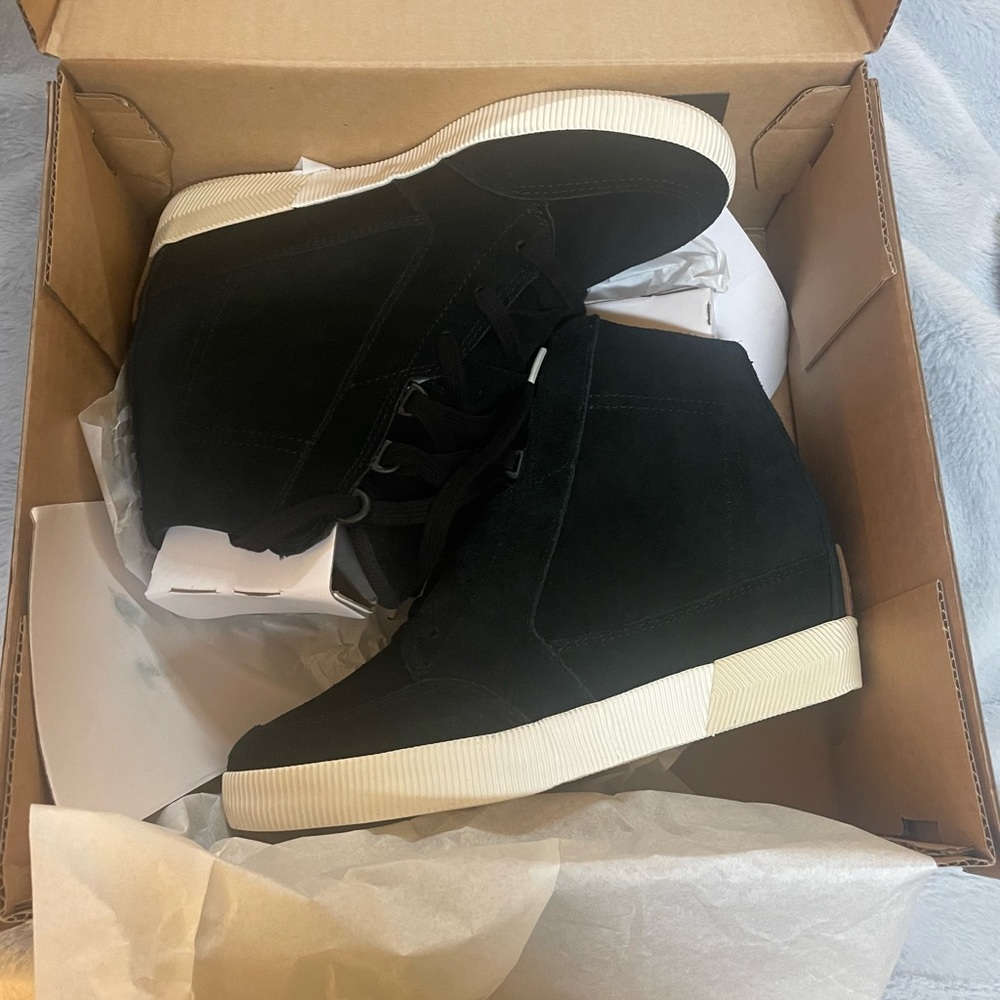 SOREL's 2”wedge heel; 1-1/4" platform, wedge booties in black - never worn